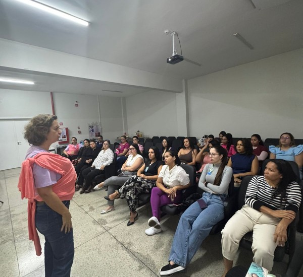 Projeto Bebê Canguru é tema de encontro com colaboradores no HEL